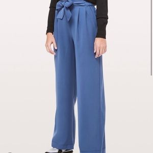Lululemon pants in blue, size 6